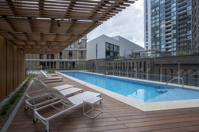 Modern Apartment In Darling Harbour