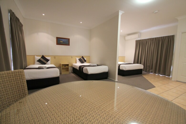 Midlander Motor Inn