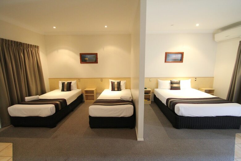 Midlander Motor Inn