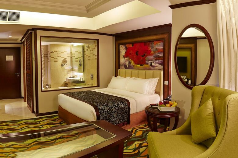 Six Seasons Hotel