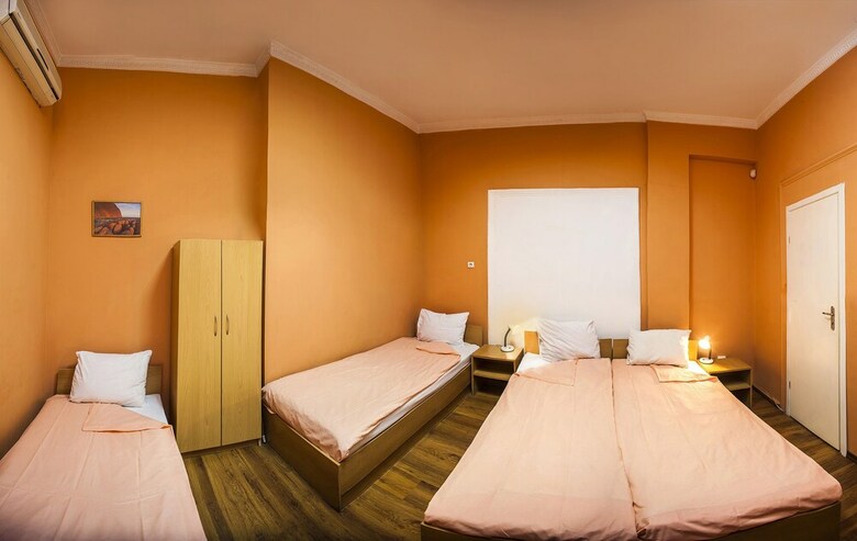 Hostal Galiani Guestrooms