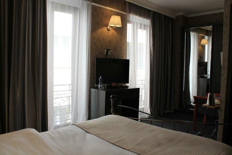 Redline Hotel