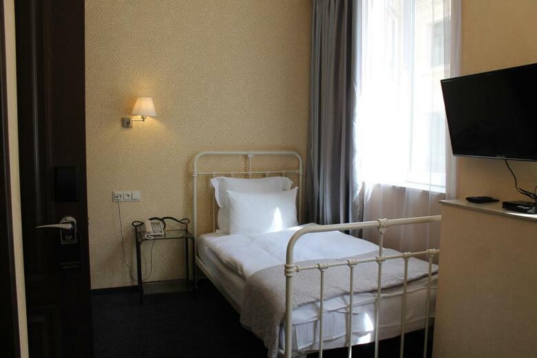 Redline Hotel