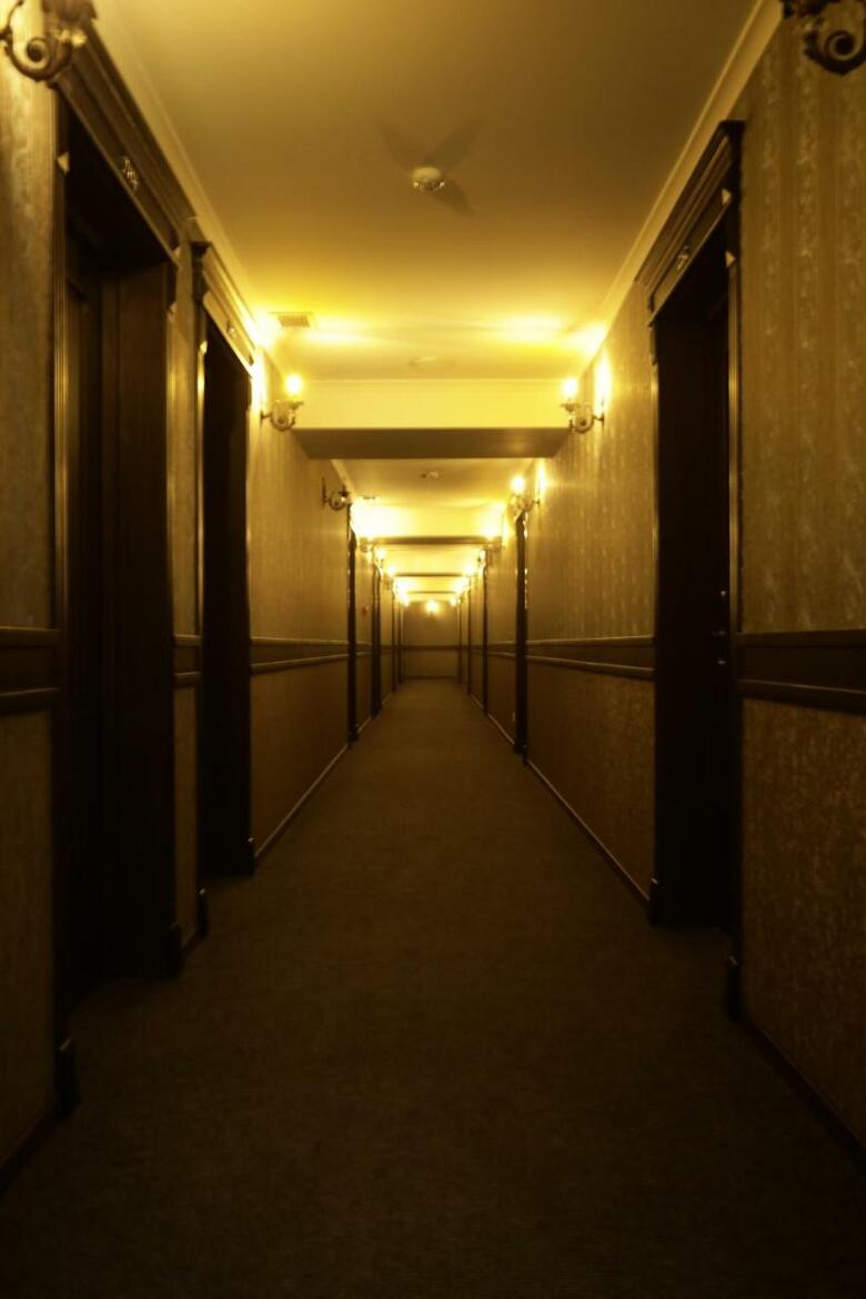 Redline Hotel