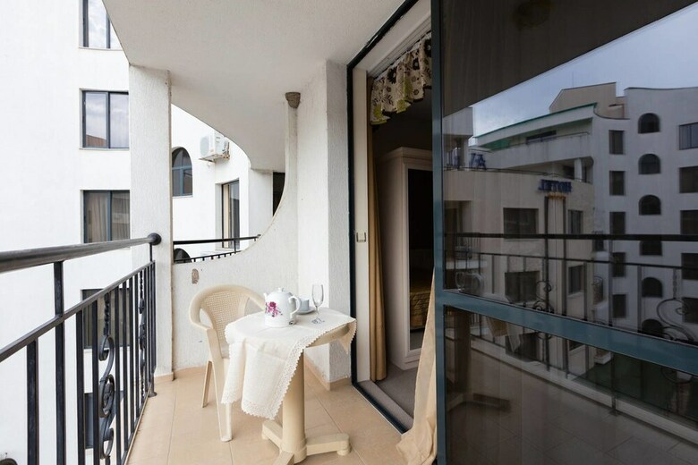 Aparthotel Quiet Studio In Avalon Complex
