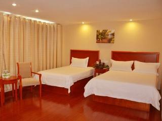 Hotel Greentree Inn Shandong Weihai Wendeng Baida Square