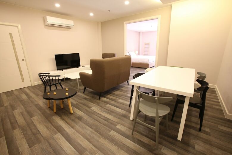 Hotel D'anggerek Serviced Apartment