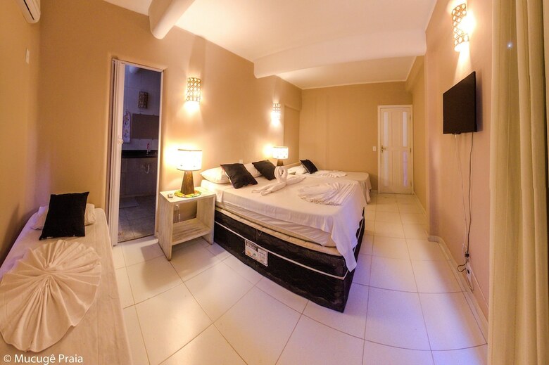 Hostal Hostel E Suite Mucug� Praia
