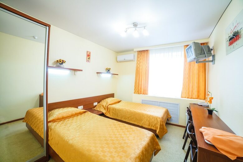 City Hotel