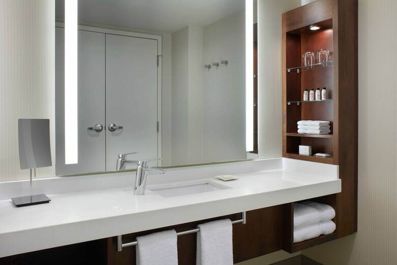 Delta Hotels By Marriott Ottawa City Centre