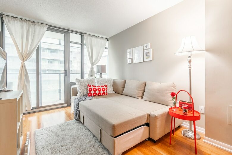 Stylish Suite In Downtown Toronto