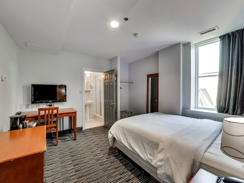 Isabella Hotel And Suites