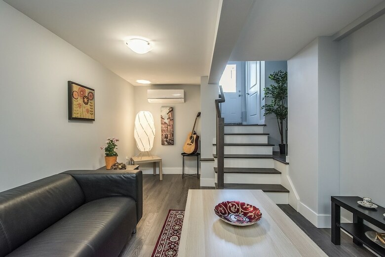 Spacious Dal & Downtown Apartments