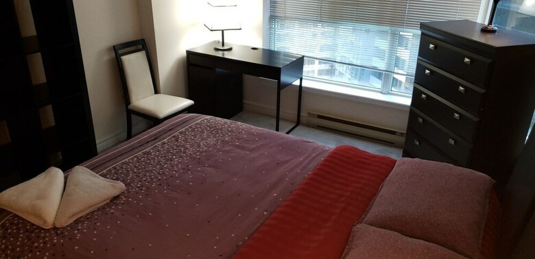King Bed Home Steps To Eaton Center