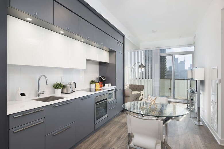 Diamond Vacation Homes - Eaton Centre
