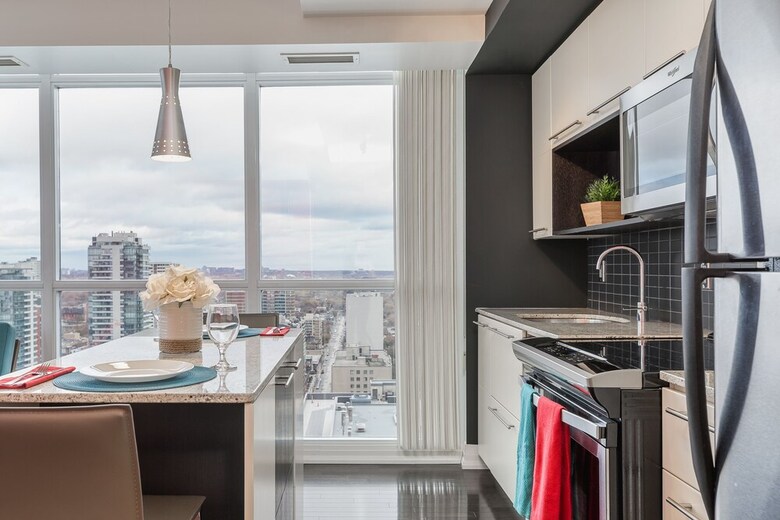 Quickstay - Incredible Downtown Condo (Yonge & College)