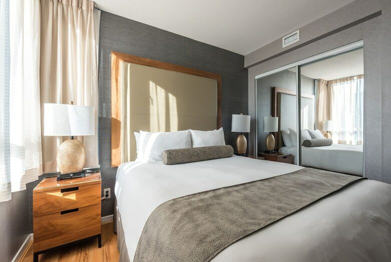 Hotel Carmana Plaza