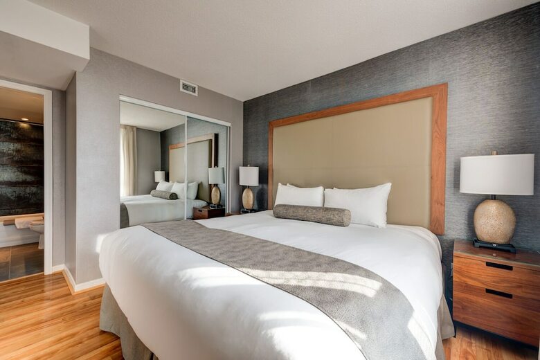 Hotel Carmana Plaza