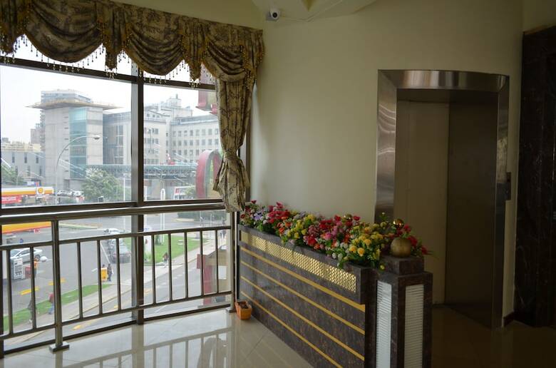 Hotel 198