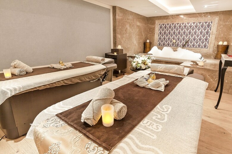 Les Ambassadeurs Hotel & Casino