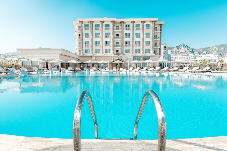 Les Ambassadeurs Hotel & Casino
