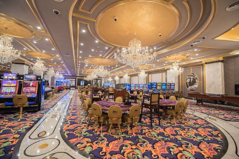 Les Ambassadeurs Hotel & Casino