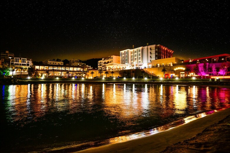 Les Ambassadeurs Hotel & Casino