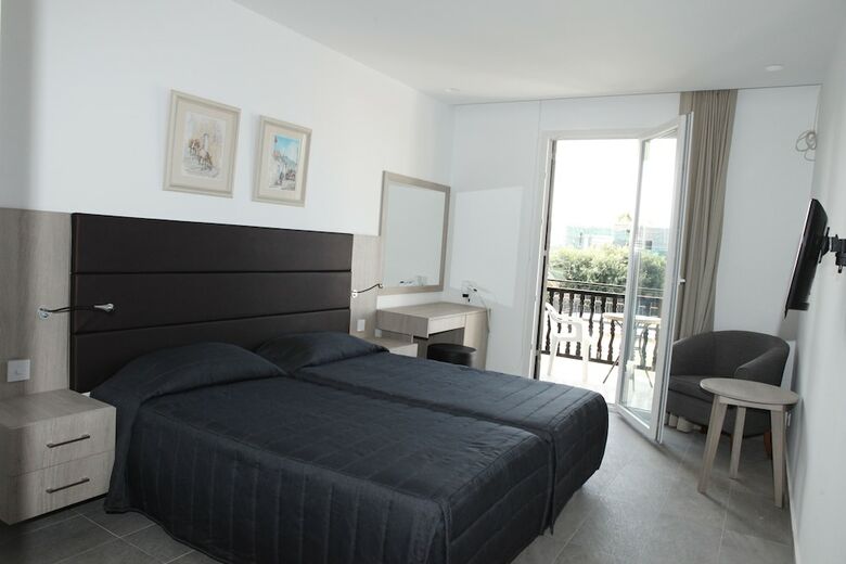 Dionysos Central Hotel