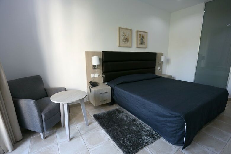 Dionysos Central Hotel