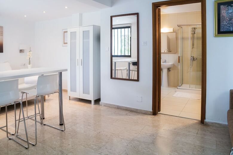 Silver Apartment