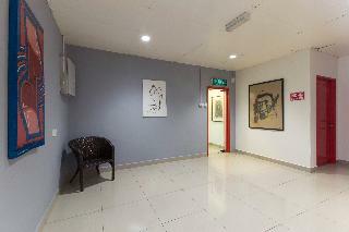 Oyo 304 Zero Hour Hotel