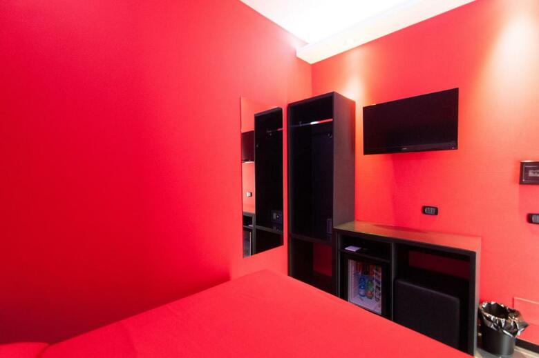 Fly Boutique Hotel