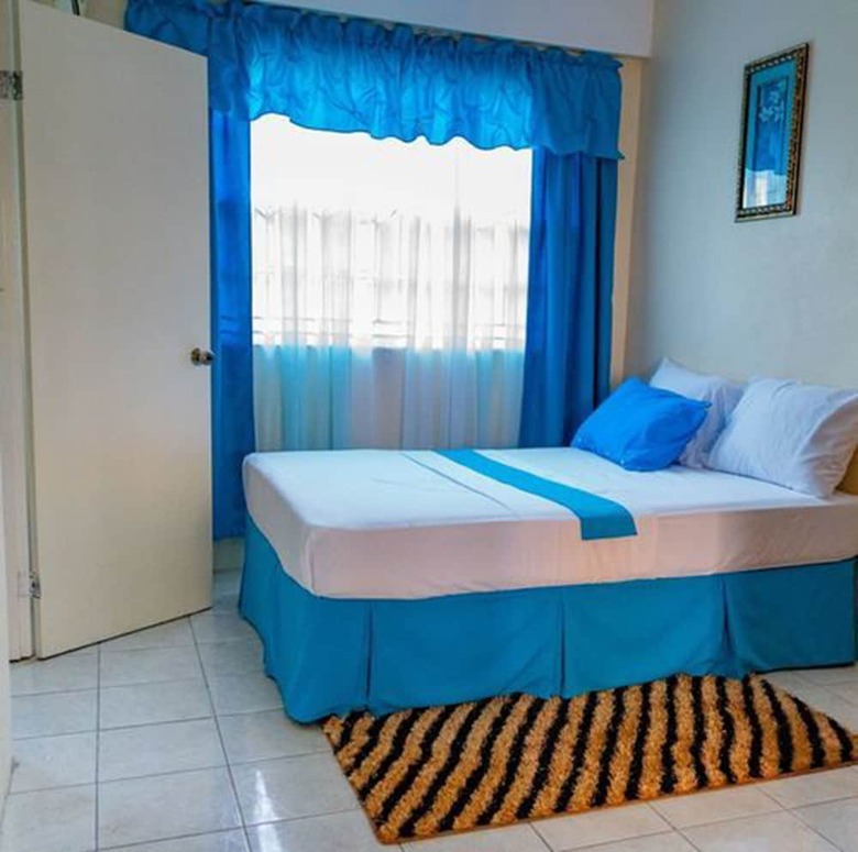 Louislyn Apartments
