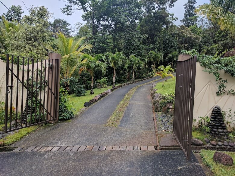 Trois Pitons Apartments