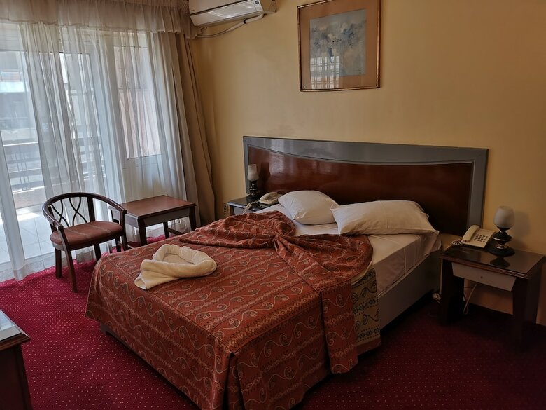 Trio Caroline Hotel