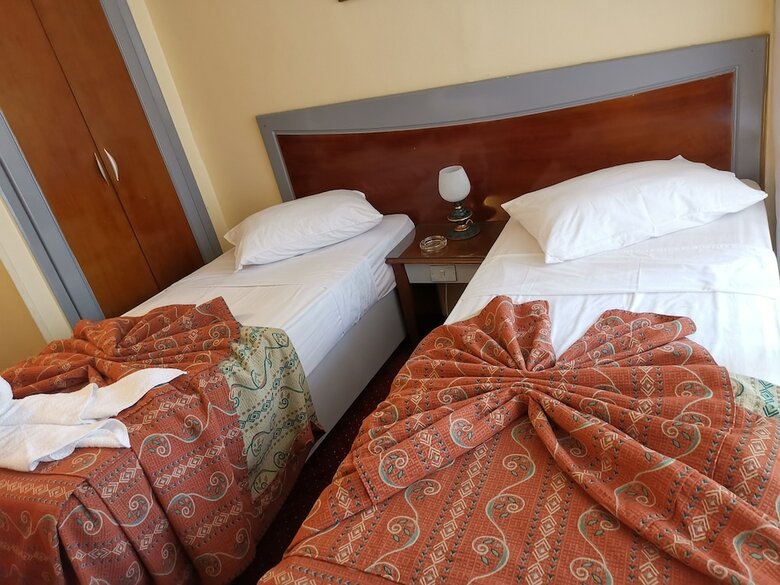 Trio Caroline Hotel