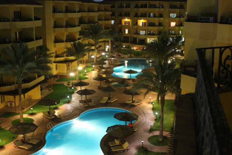 Pool View Apart At British Resort 252