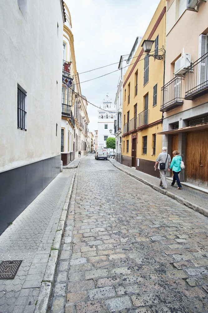 Apartamentos Conde Central Courtyard By Valcambre