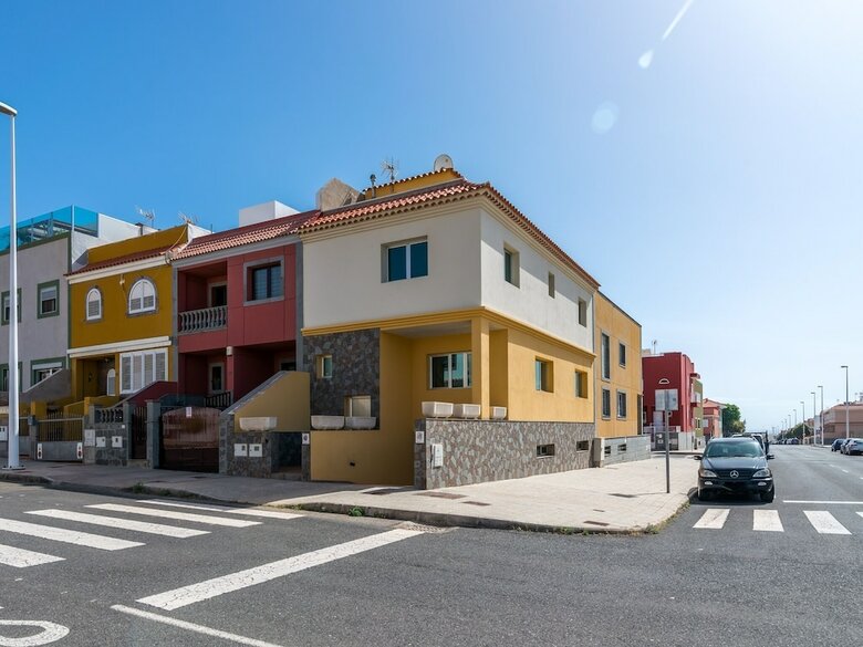 Spacious Apartment In Cruce de Arinaga With Terrace