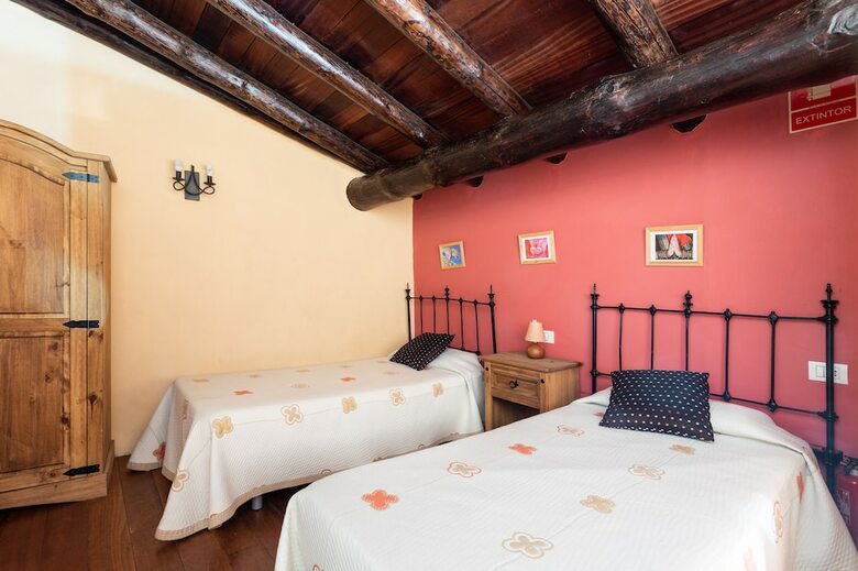 Homelike Charming Rustic House El Pinar