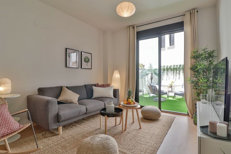 Deluxe Apartment Downtown With Pool & Parking