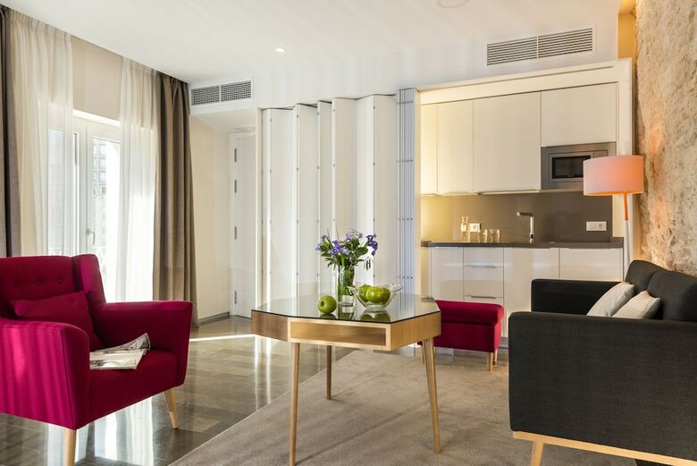 Hotel Torre Homenaje Historical Suites