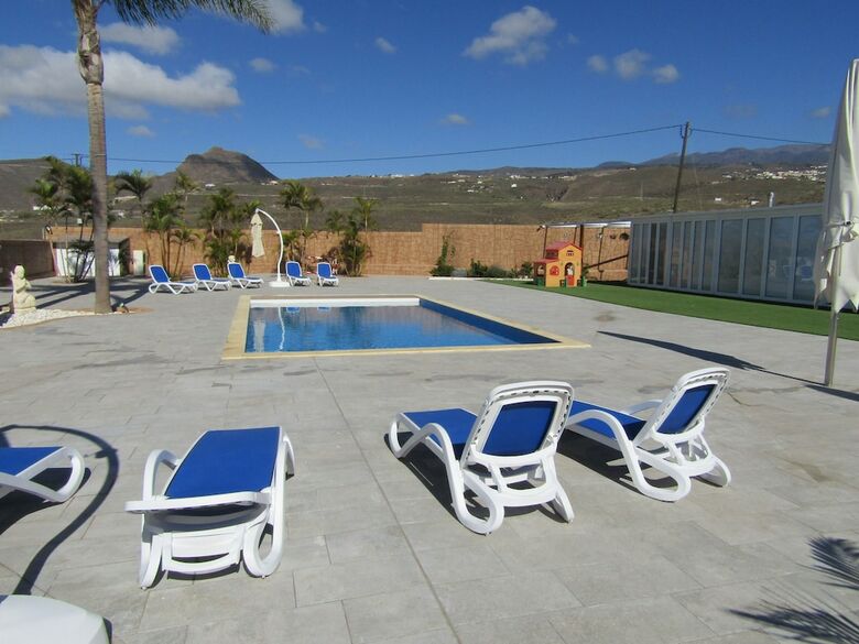 Luxury Villa With Pool In A Quiet Area.