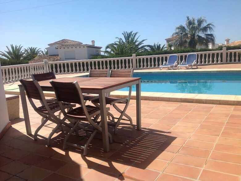 Spacious Villa With Private Swimming Pool In Ambolo
