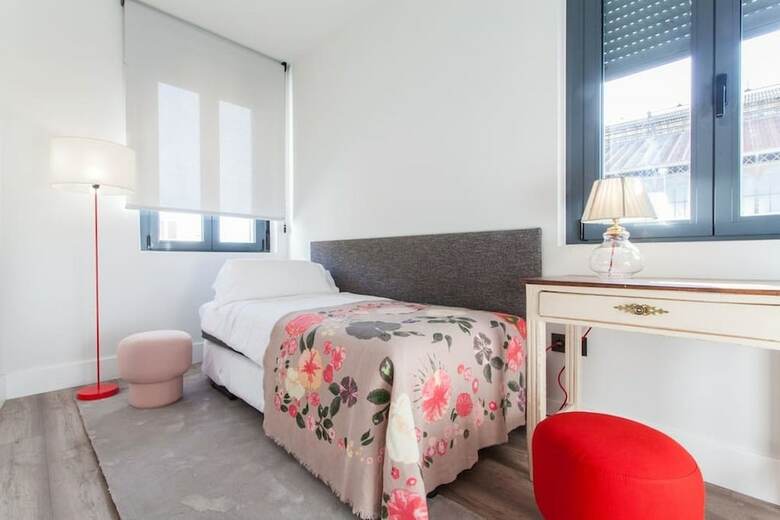 Sevilla Alquila Amplios Apartamentos Duplex En San Bernardo