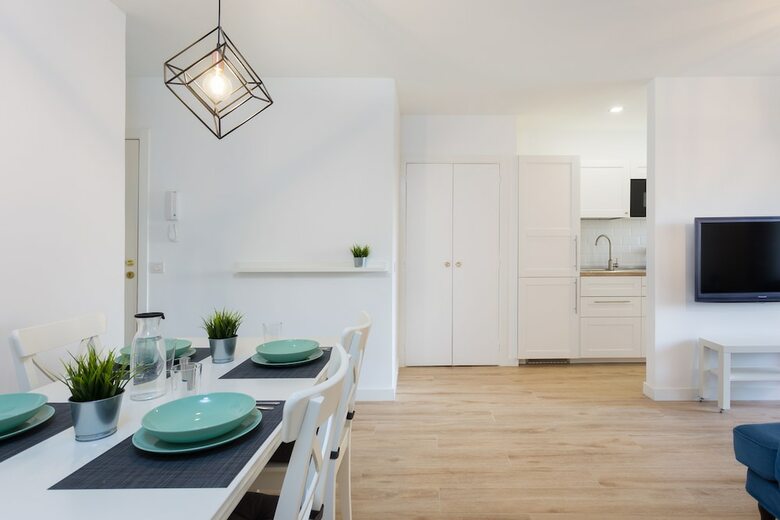 Homelike Modern Center Apartment