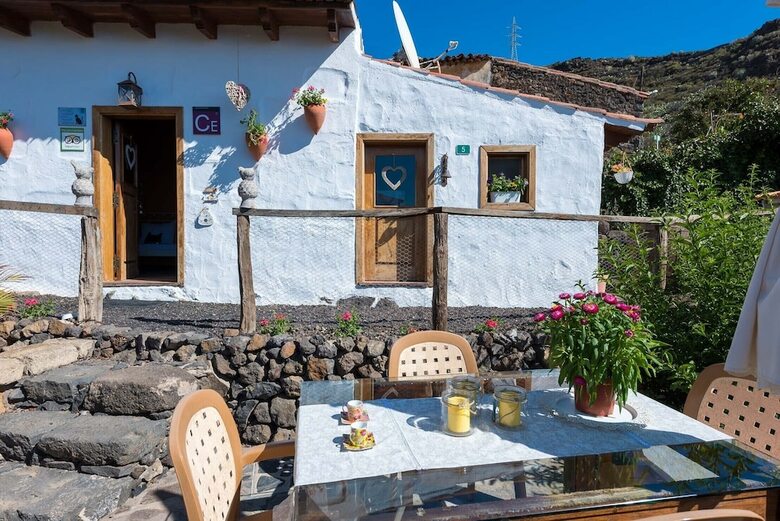 Romantic Cottage In A Beautiful Hamlet