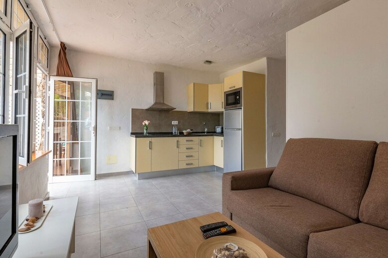 Casa de Vacaciones Con Piscina Compartida En Mog�n I