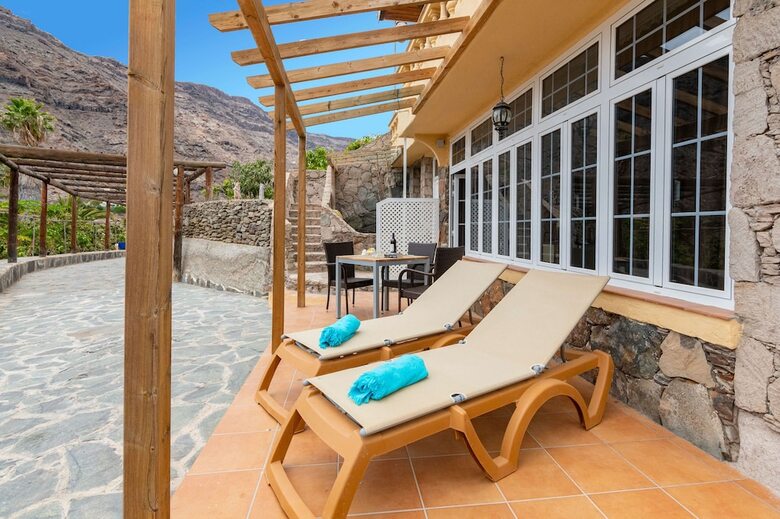 Casa de Vacaciones Con Piscina Compartida En Mog�n I