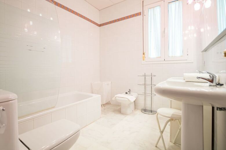 Apartamentos Redes Central Suite By Valcambre